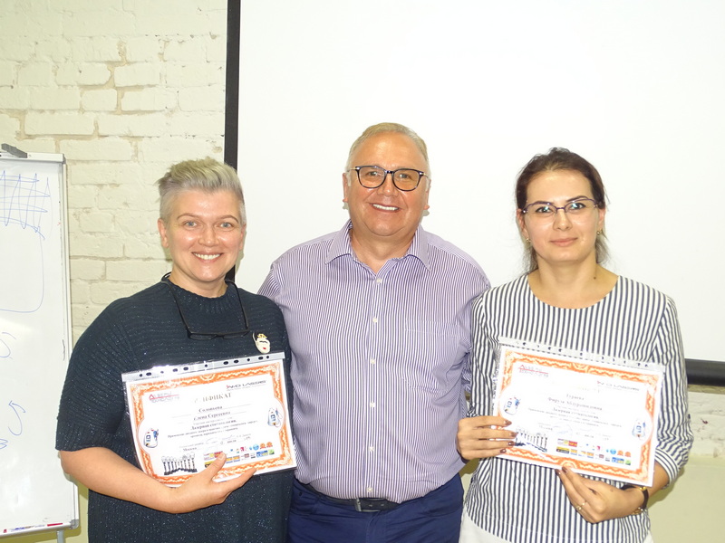 Вручение сертификатов участникам семинара "Лазерная стоматология" г.Москва